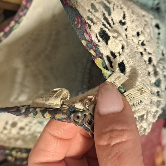 BKE LACE TOP - Picture 3 of 7